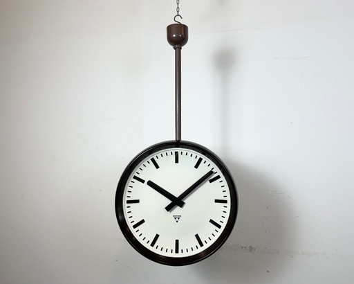 Gran reloj industrial de baquelita de doble cara de Pragotron, década de 1950
