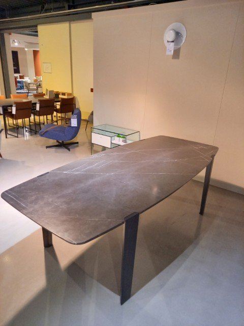 Table de salle à manger 1450 Francis Bruin – Label, eettafels