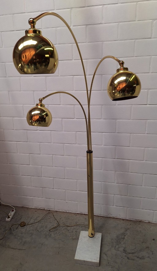 Lampe arc vintage à 3 bras, couleur or.