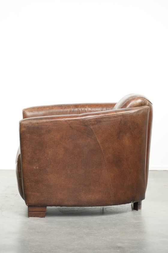 Image 1 of Karaktervolle en stoere donker cognac bruine rundleren Aviator design fauteuil/ armchair met een interessante vorm
