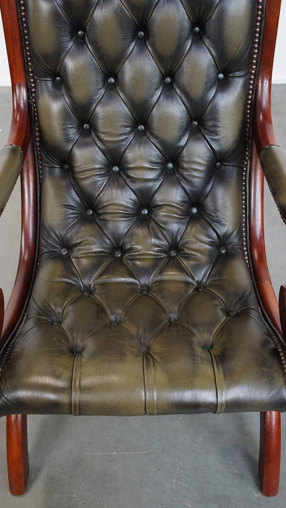Image 1 of Groene Engelse stijl rundleren chesterfield fauteuil met hout