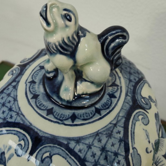 Image 1 of Vaso con coperchio vintage Royal Sphinx Maastricht in porcellana