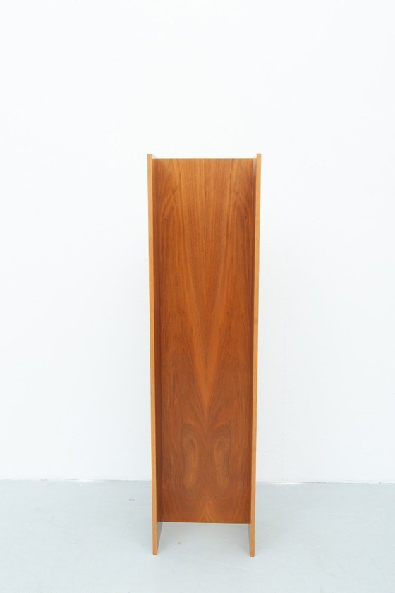 Image 1 of Estante de pared de 100 cm de nogal de Walter Wirz para Wilhelm Renz, años 60