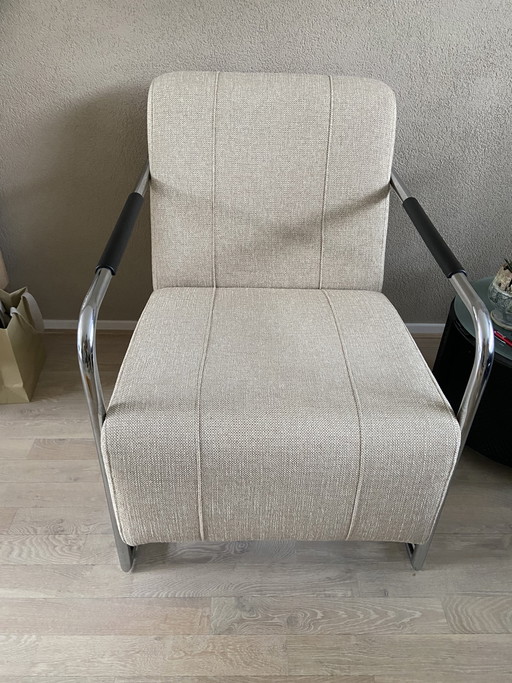 2 Sessel mit Stahlgestell und Bouclé-Polsterung