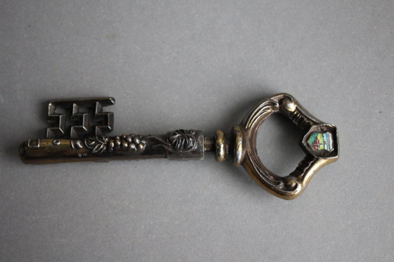 Image 1 of Cavatappi vintage in metallo a forma di chiave antica, riccamente decorato, pesante