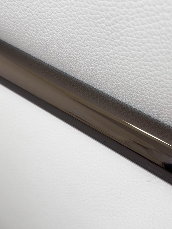 Lc2 Chair Ivory Leather, Le Corbusier, Cassina, Charlotte Perriand Seats – Sillones, Metal (photo 11 of 12)