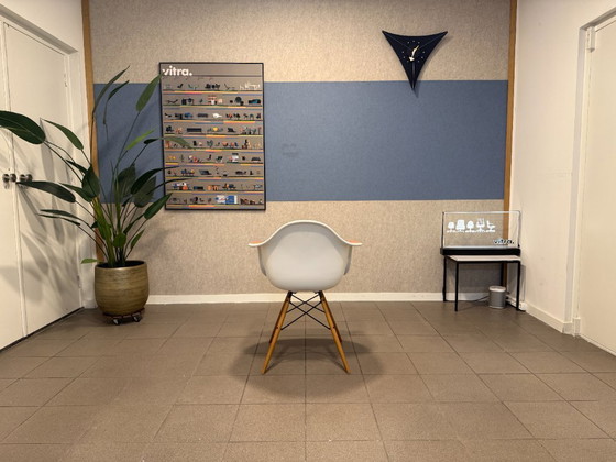 Image 1 of Vitra | Eames | DAW | Roze bekleding & Esdoorn onderstel | 6x