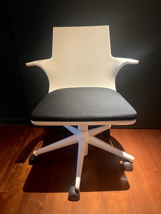 Sedia da ufficio in polipropilene regolabile in altezza su ruote di Citterio per Kartell (Spoon chair)