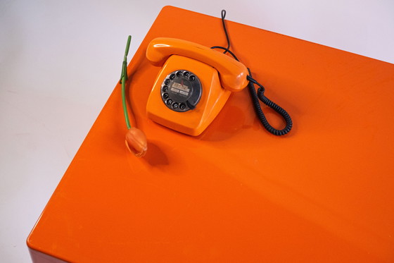 Image 1 of 80's, table d'appoint orange VINTAGE