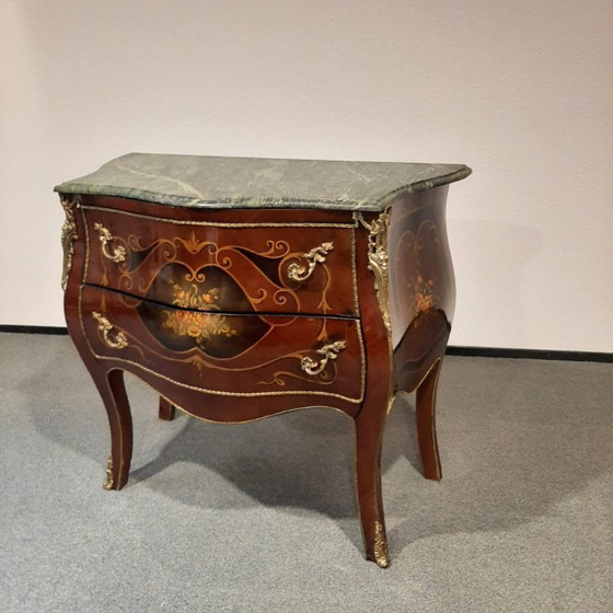 Image 1 of Commode bombée de style Louis XV français avec plateau en marbre