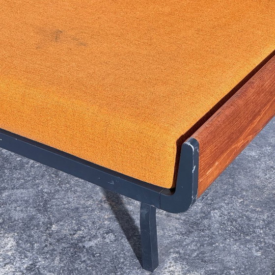 Ariadne Teakhouten Daybed van Friso Kramer voor Auping, jaren 1960 – 3-5 zitsbanken, polished steel (photo 4 of 16)