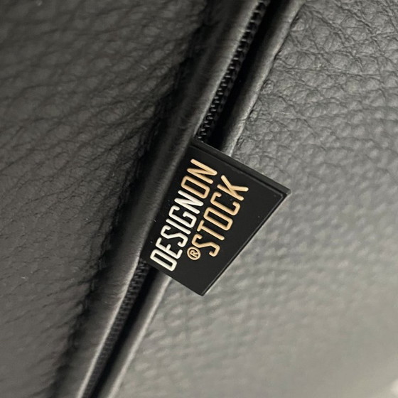 Poltrona girevole Maua in pelle nera, modello Design On Stock – Sedie girevoli, Metal, Leather (photo 3 of 16)