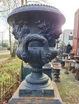 Grote antieke gietijzeren plantenbakken op sokkel jardinière, Zwart, Vintage (foto 10 van 14)