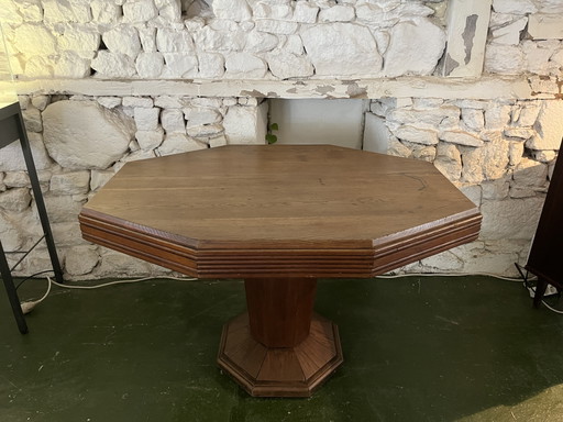 Tavolo ottagonale
Realizzato in rovere