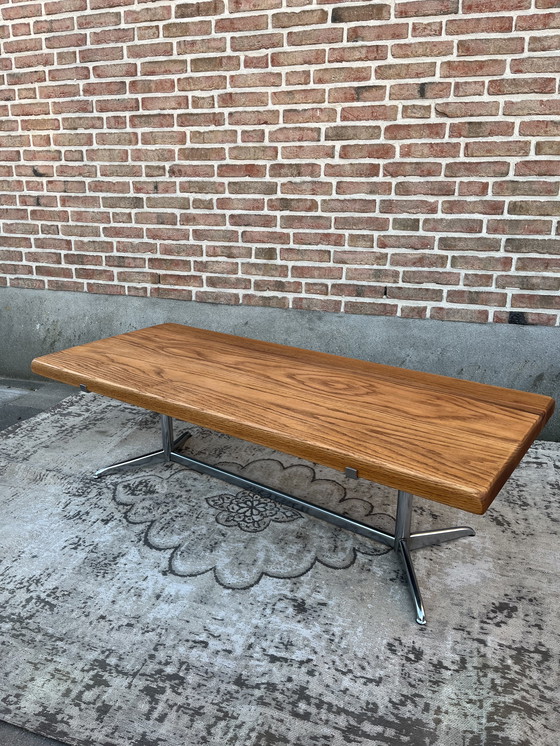 Image 1 of Tavolino da caffè vintage di metà secolo con piano in rovere massello e base cromata