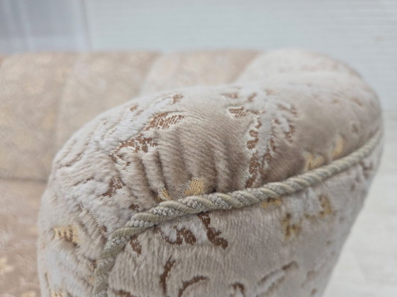 Image 1 of Sofá danés de dos plazas "Banana" de la década de 1970, tapizado original en terciopelo verde claro/gris.