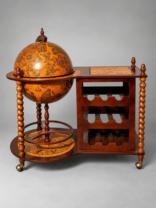 Antieke globe serveerwagen met wijnrek