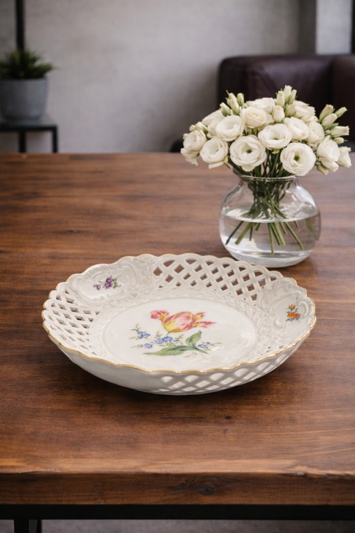 Bol exquis en porcelaine réticulée de Meissen – Décor floral peint à la main – 24,5 cm