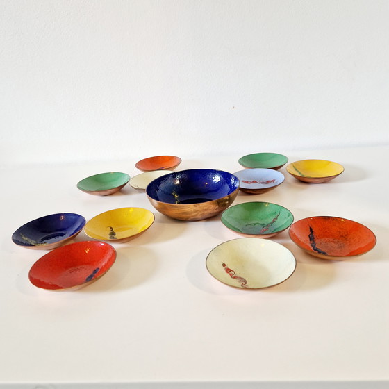 Image 1 of Vintage pindastel emaille fifties schalen setje tapas jaren 50 schaaltjes