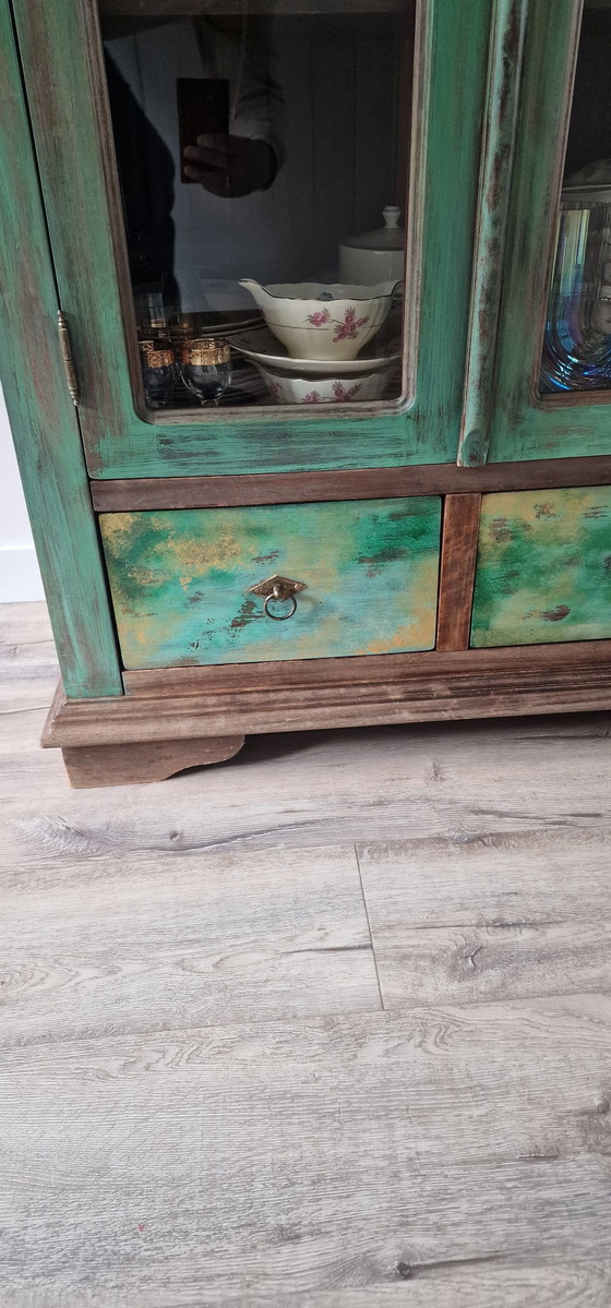 Image 1 of Wunderschön bemalter Vitrinenschrank