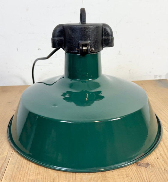 Image 1 of Lampada a sospensione industriale francese in smalto verde scuro, anni '60