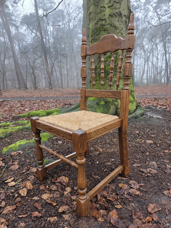 Image 1 of Set aus 4 Stühlen aus massiver Eiche mit Korbsitzen