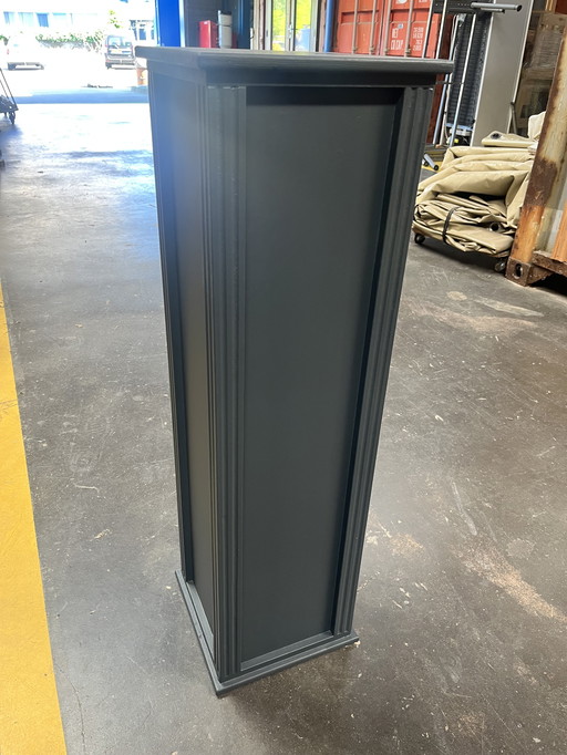 Pedestal / Pedestal Wood