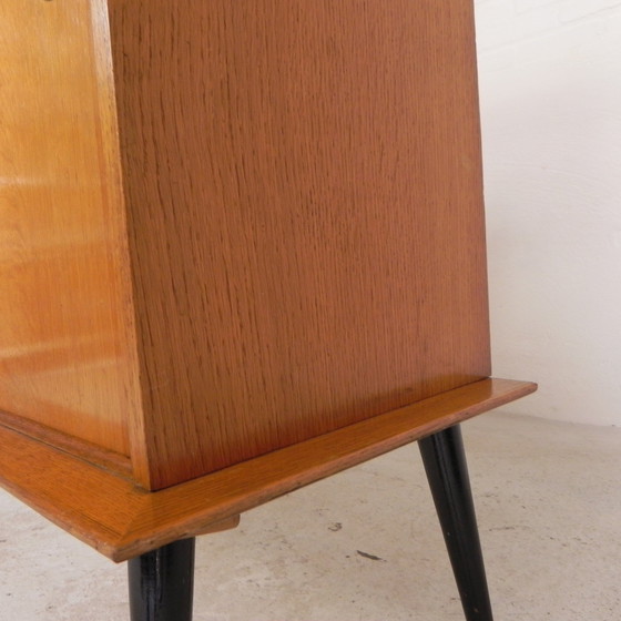 Image 1 of Secretaire met schuifdeuren op ranke poten, jaren 50