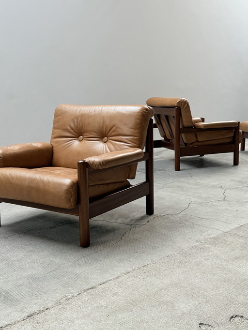 2x armchair & ottoman in Brazilian design Holt Cognac leather 1970s