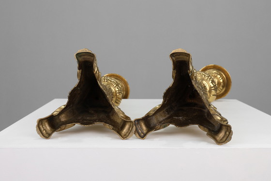Image 1 of Paar grote antieke gedecoreerde bronzen kerkkandelaars, Frankrijk ca. 1900