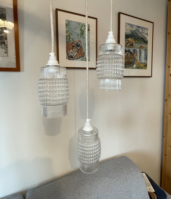 Image 1 of Ensemble de 3 suspensions en verre texturé remises à neuf, style scandinave des années 1970