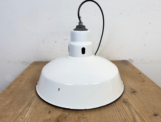 Image 1 of Industriële witte geëmailleerde fabriekshanglamp van Abolite, jaren 60
