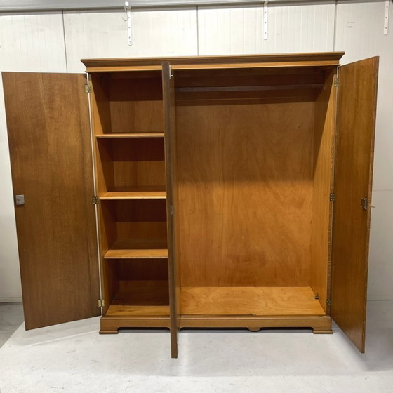 Image 1 of Armario antiguo de estilo Art Déco con módulos para colgar ropa y estantes desmontables.