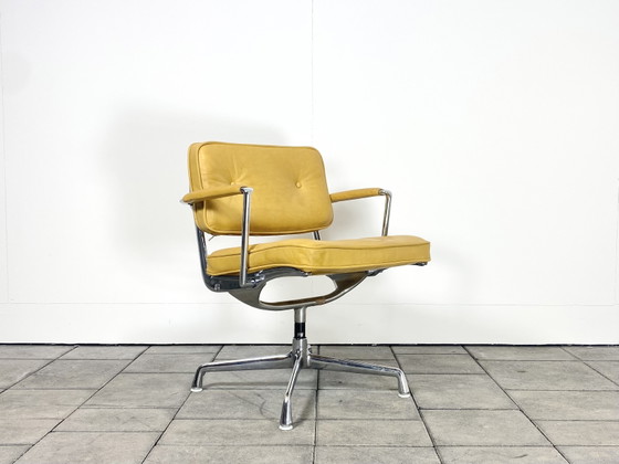 Sedia Herman Miller Intermediate anni '60, disegnata da Chatles & Ray Eames – Sedie da conferenza, Aluminium (photo 2 of 10)