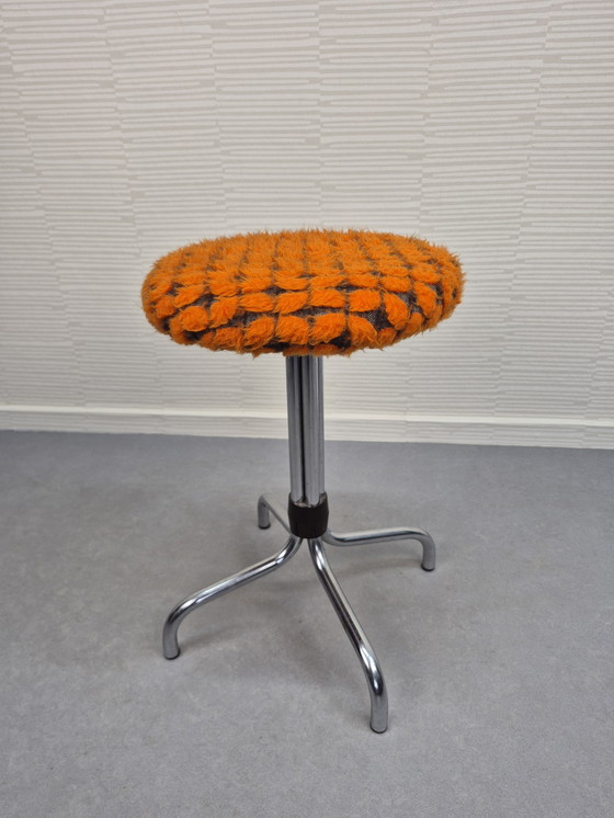Image 1 of Vintage krukje zitting draaibaar. Oranje met chroom.