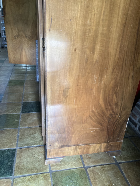 Image 1 of Art deco / nouveau gabinete de chapa de libro de nogal