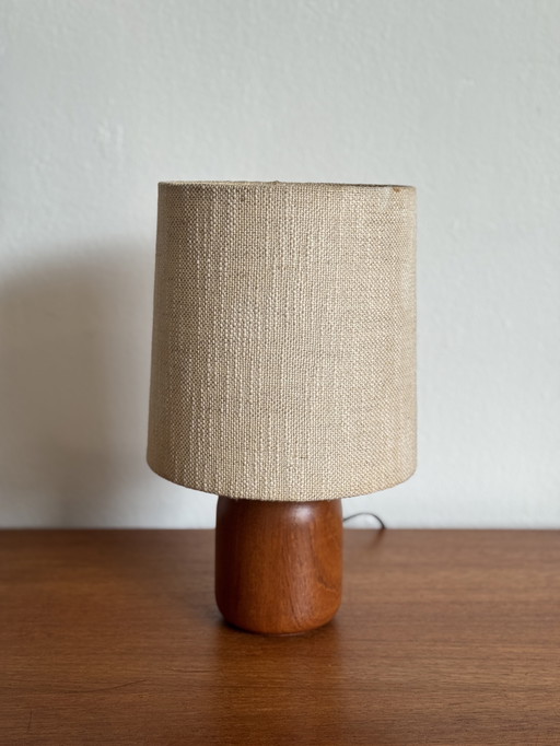 Lámpara de mesa vintage de teca de mediados de siglo, década de 1960