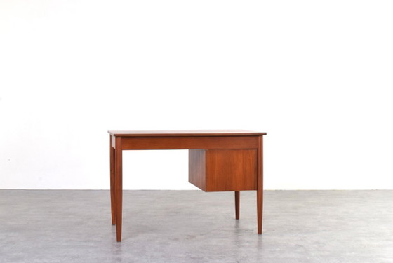 Escritorio danés de teca de estilo moderno de mediados de siglo, década de 1960. – Wood (photo 7 of 16)