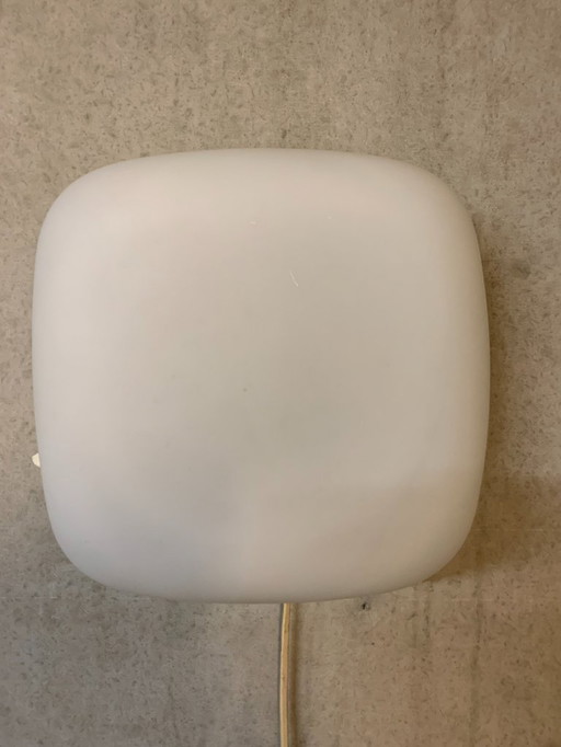 Witte RZB opaline Bauhaus wandlamp