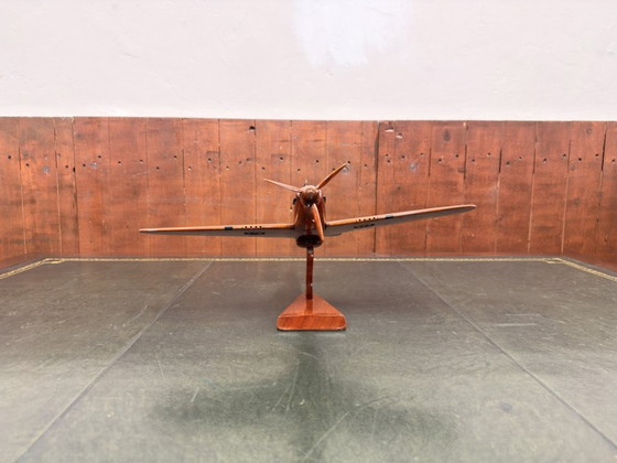 Englisches Mahagoni Hawker Hurricane Modellflugzeug – Dekorative Objekte, Holz (photo 3 of 10)