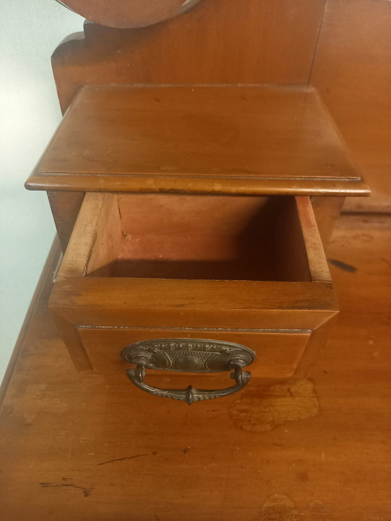 Image 1 of Coiffeuse avec miroirs taillés.