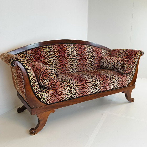 Image 1 of Sofá Biedermeier antiguo con ribete de leopardo