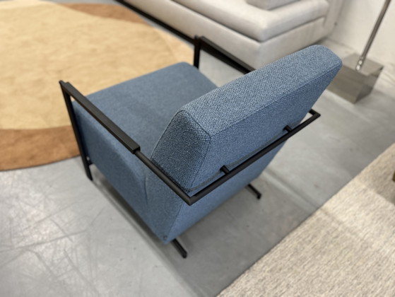 Image 1 of (1) Poltrona Harvink Alowa in tessuto Monza Blue