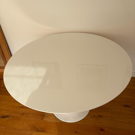 Tavolo rotondo con base a tulipano bianco lucido 120 cm - Stile Saarinen – Tavoli da pranzo, Metallo, Legno (photo 3 of 5)