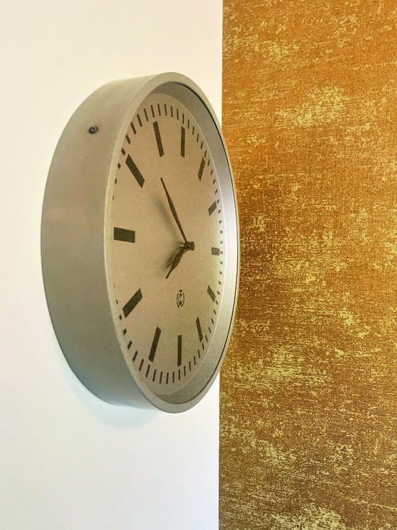 Image 1 of Horloge murale industrielle – PTT Pays-Bas