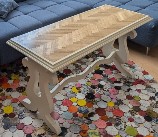 Pezzo unico realizzato a mano: tavolino da caffè con parquet in rovere a spina di pesce e curve eleganti