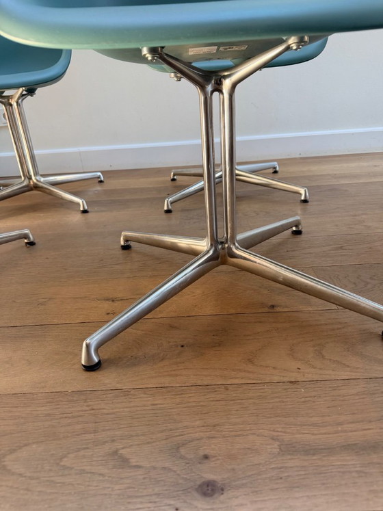 Vitra Eames Plastic Armchair, entworfen von Charles & Ray Eames, türkis, Sessel, Kunststoff, Metall (Foto 3 von 5)