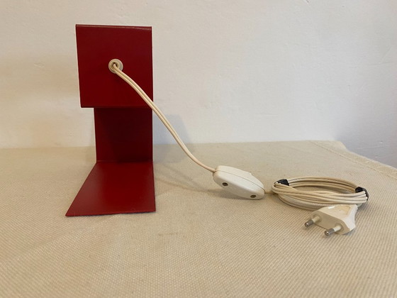 Lampe de table vintage géométrique en métal rouge, années 1970 – Metal (photo 8 of 11)