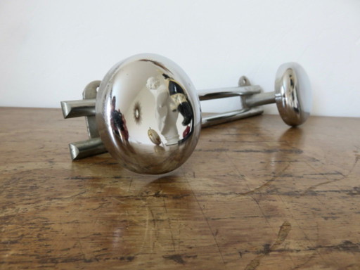Perchero de pared, metal cromado, años 70
