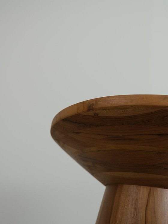Image 1 of Tava Beistelltisch aus massivem Teakholz